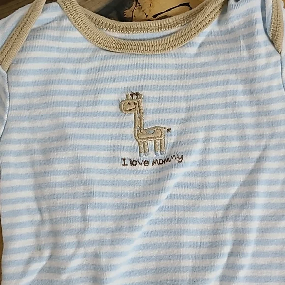 (4) Bodysuits 6m - Picture 5 of 8